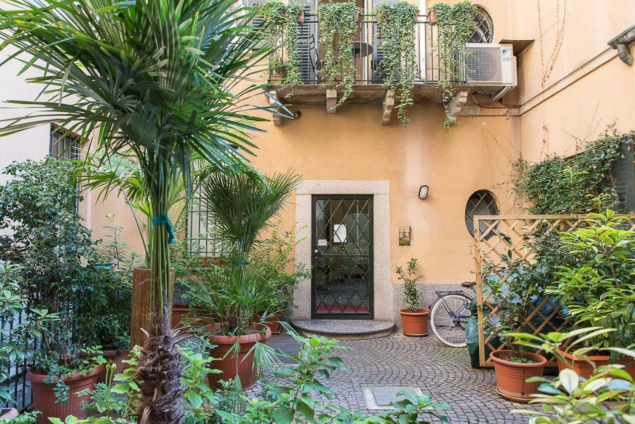 Flowers' Lane Milan Bagian luar foto